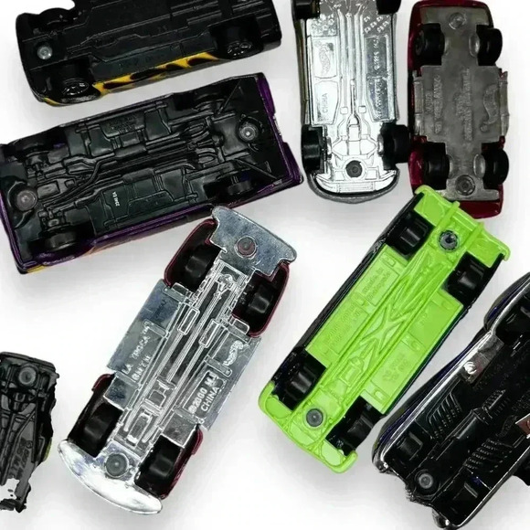 Hot Wheels Classic & Race Car Collection - Set of 16 Die-Cast Cars - Picture 12 of 13